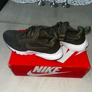 Nike Presto Fly Olive Green size 7 us